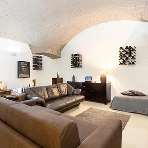 La Cantinetta Di - The Wine Cave In Appartamento Milano
